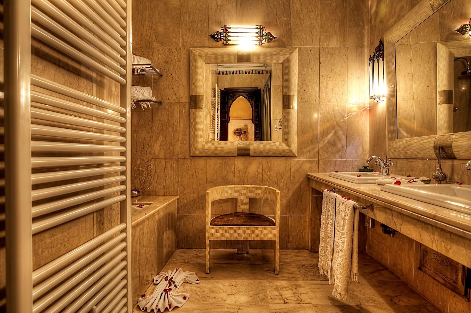 Riad Kniza Marrakesh Eksteriør bilde Bathroom