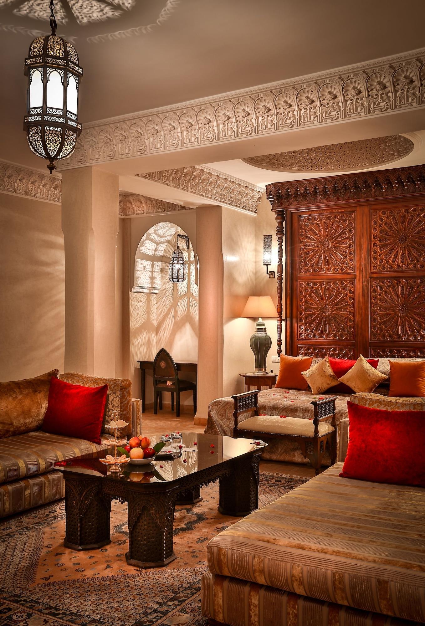Riad Kniza Marrakesh Eksteriør bilde The interior of a suite at the Four Seasons Hotel, Marrakech