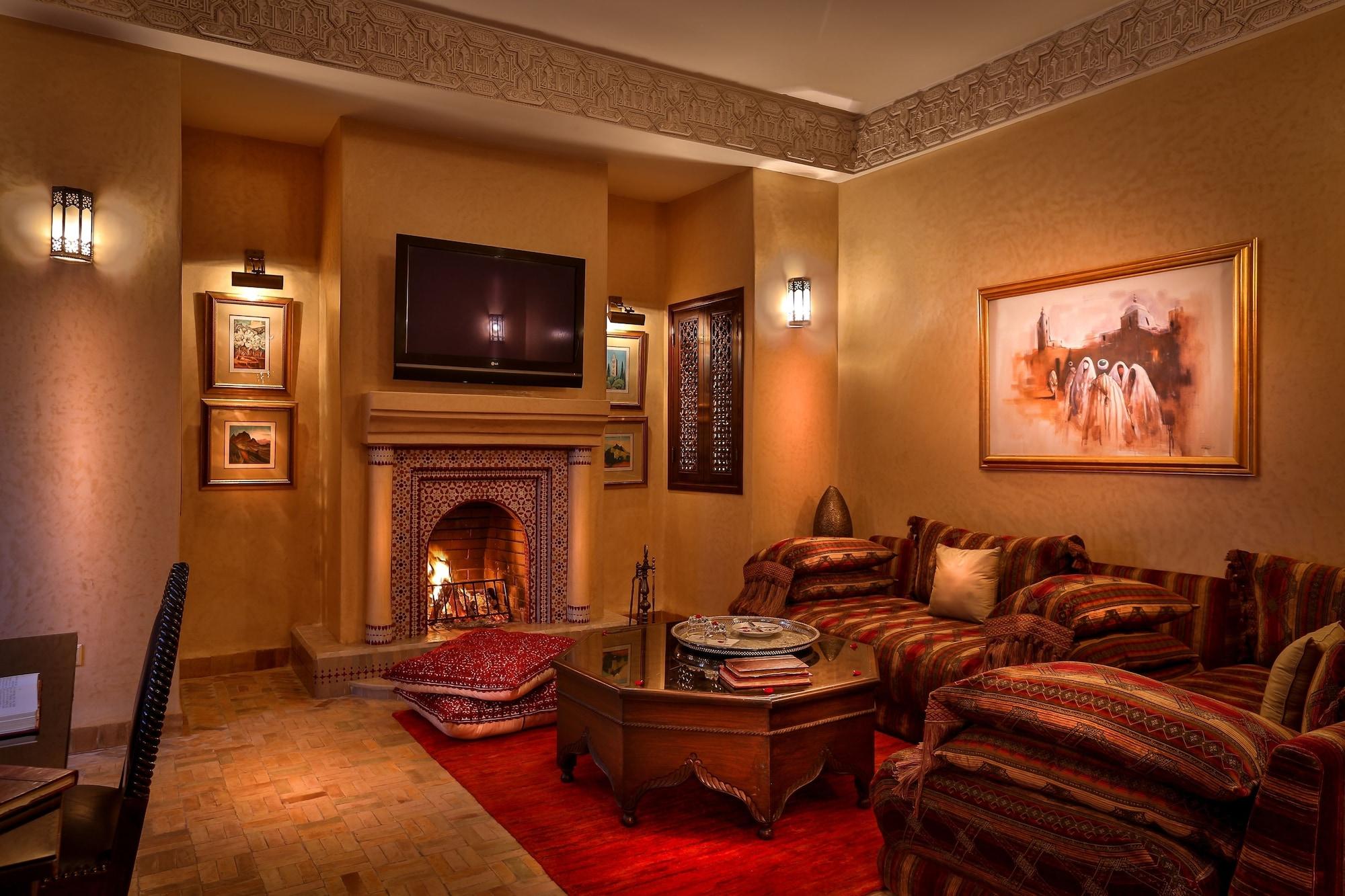 Riad Kniza Marrakesh Eksteriør bilde A living room in a Moroccan hotel