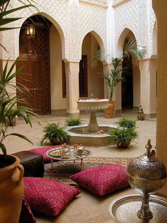 Riad Kniza Marrakesh Eksteriør bilde A fountain in a Moroccan riad