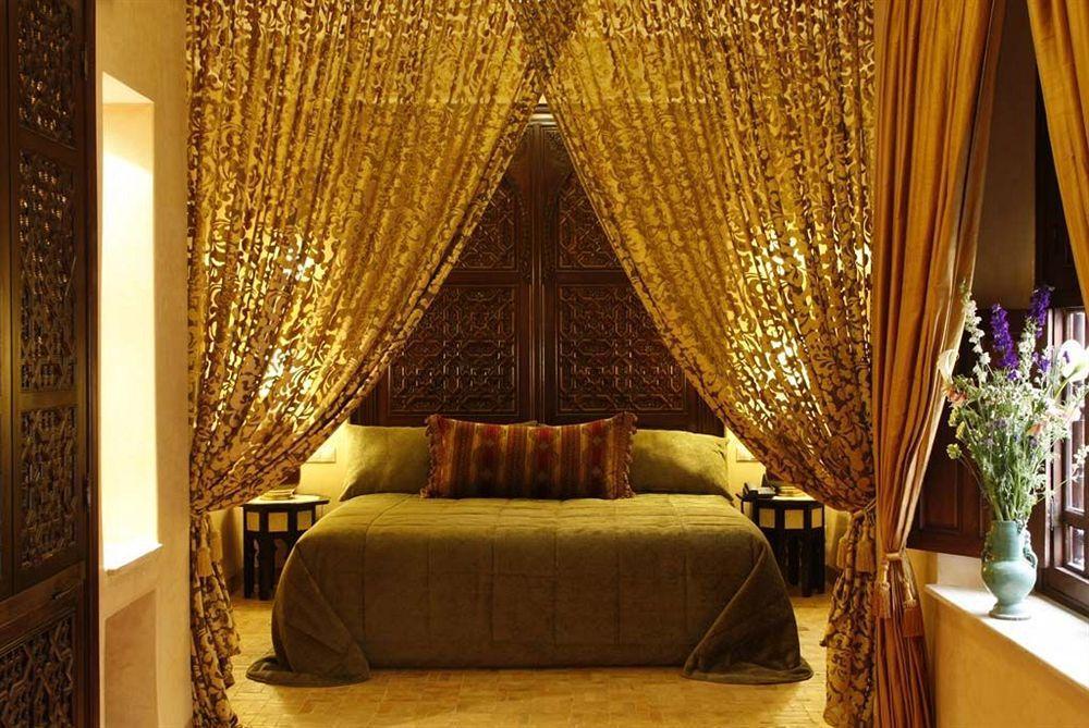 Riad Kniza Marrakesh Eksteriør bilde A bedroom at the Taj Mahal Palace
