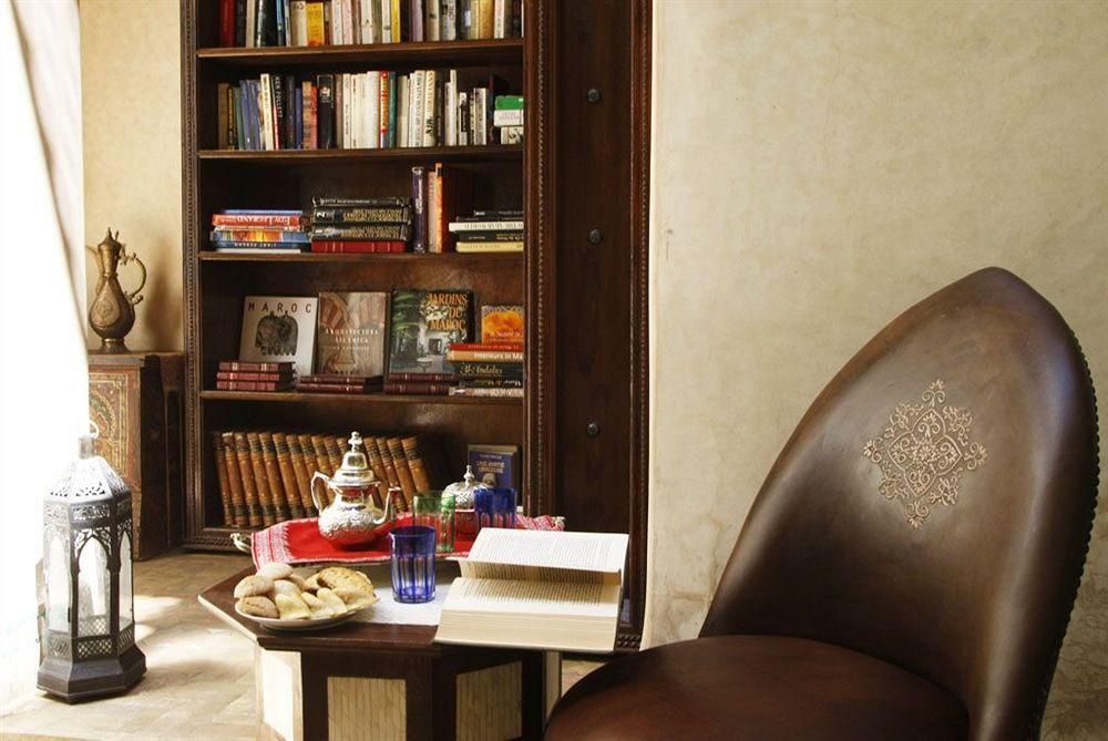 Riad Kniza Marrakesh Eksteriør bilde Library at the hotel