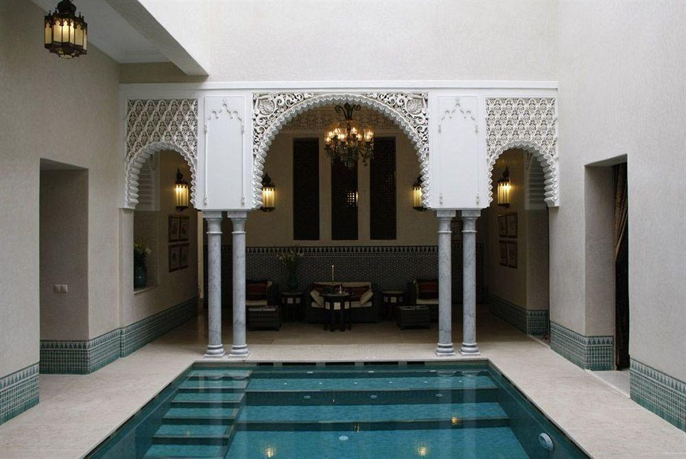 Riad Kniza Marrakesh Eksteriør bilde The swimming pool at the hotel