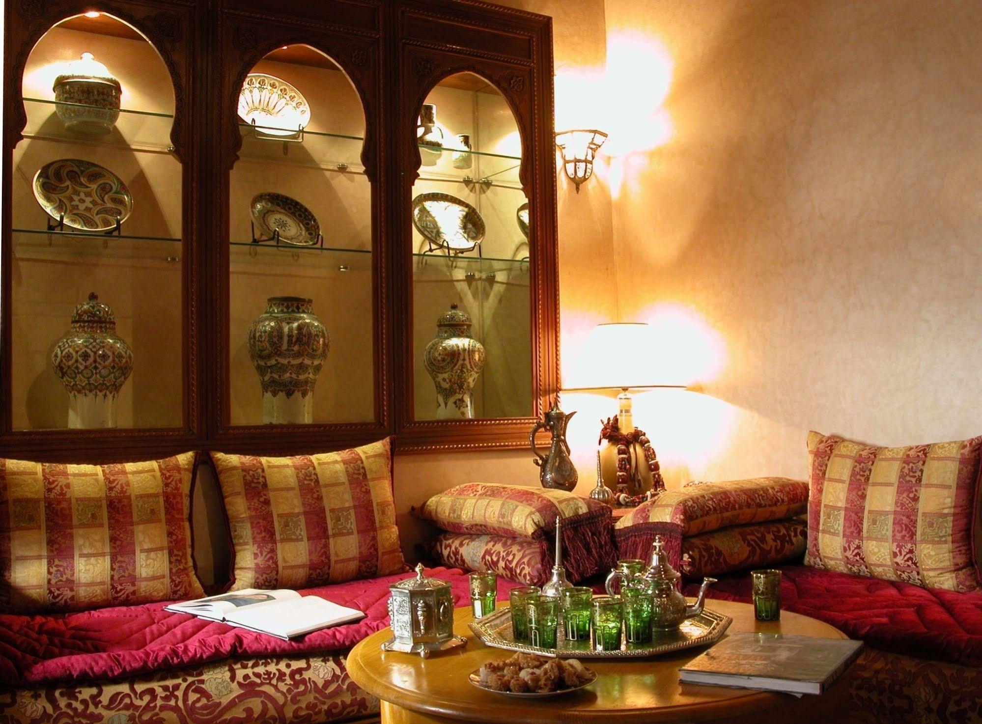Riad Kniza Marrakesh Eksteriør bilde A Moroccan interior