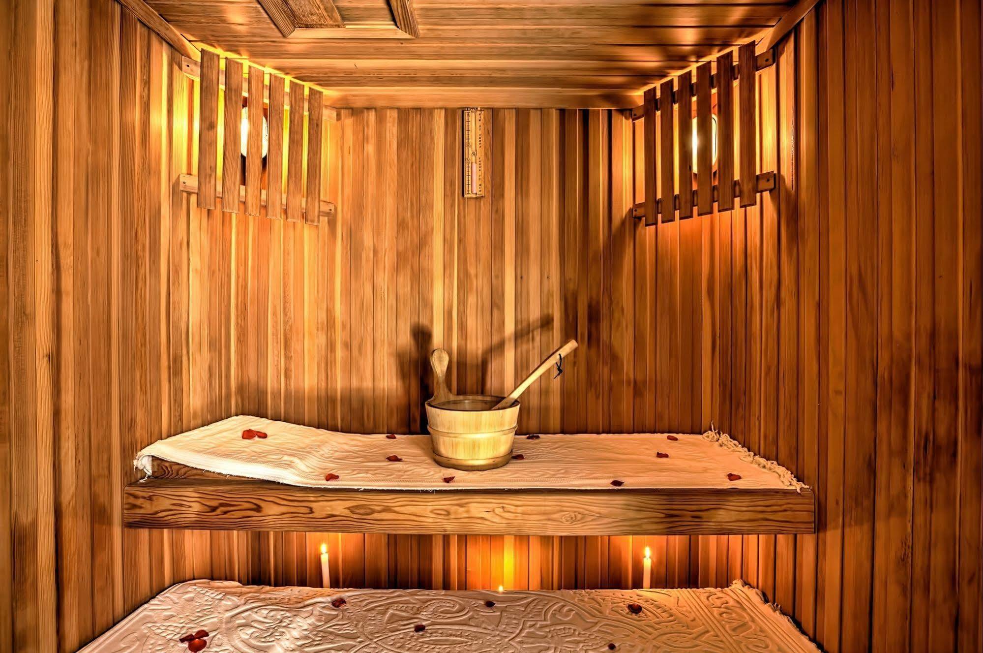 Riad Kniza Marrakesh Eksteriør bilde A traditional Finnish sauna