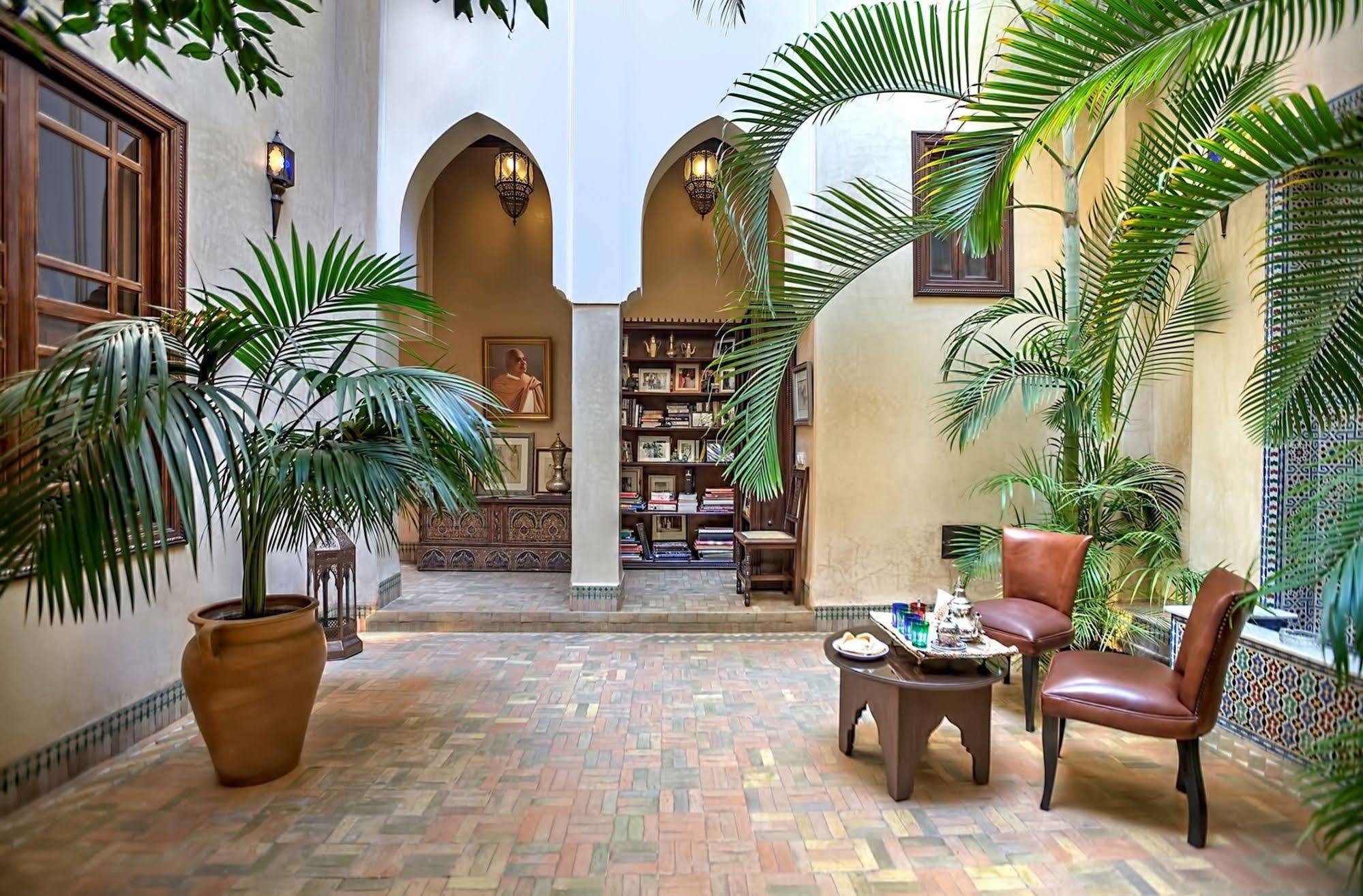 Riad Kniza Marrakesh Eksteriør bilde The interior of the library