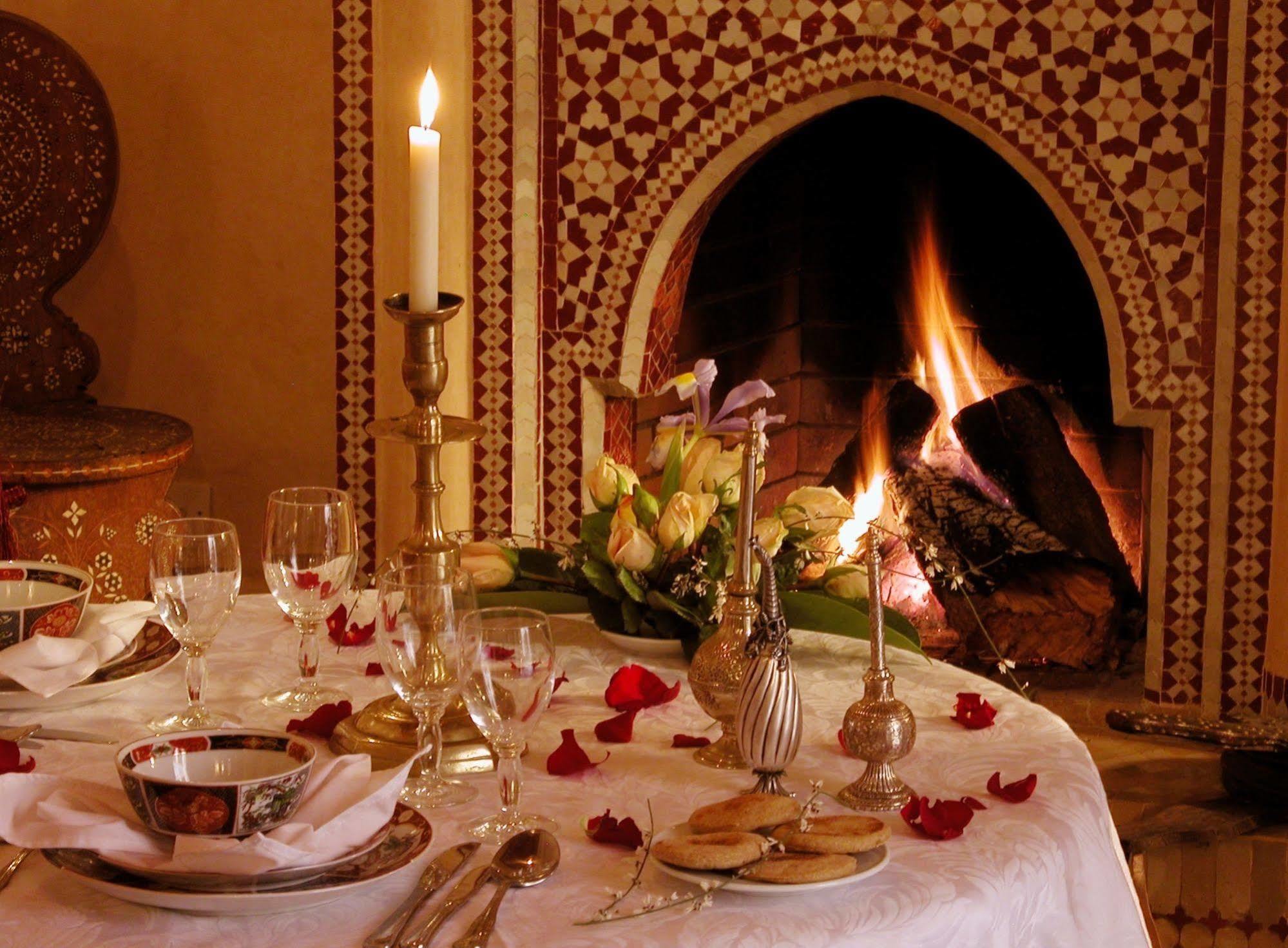 Riad Kniza Marrakesh Eksteriør bilde A Moroccan fireplace