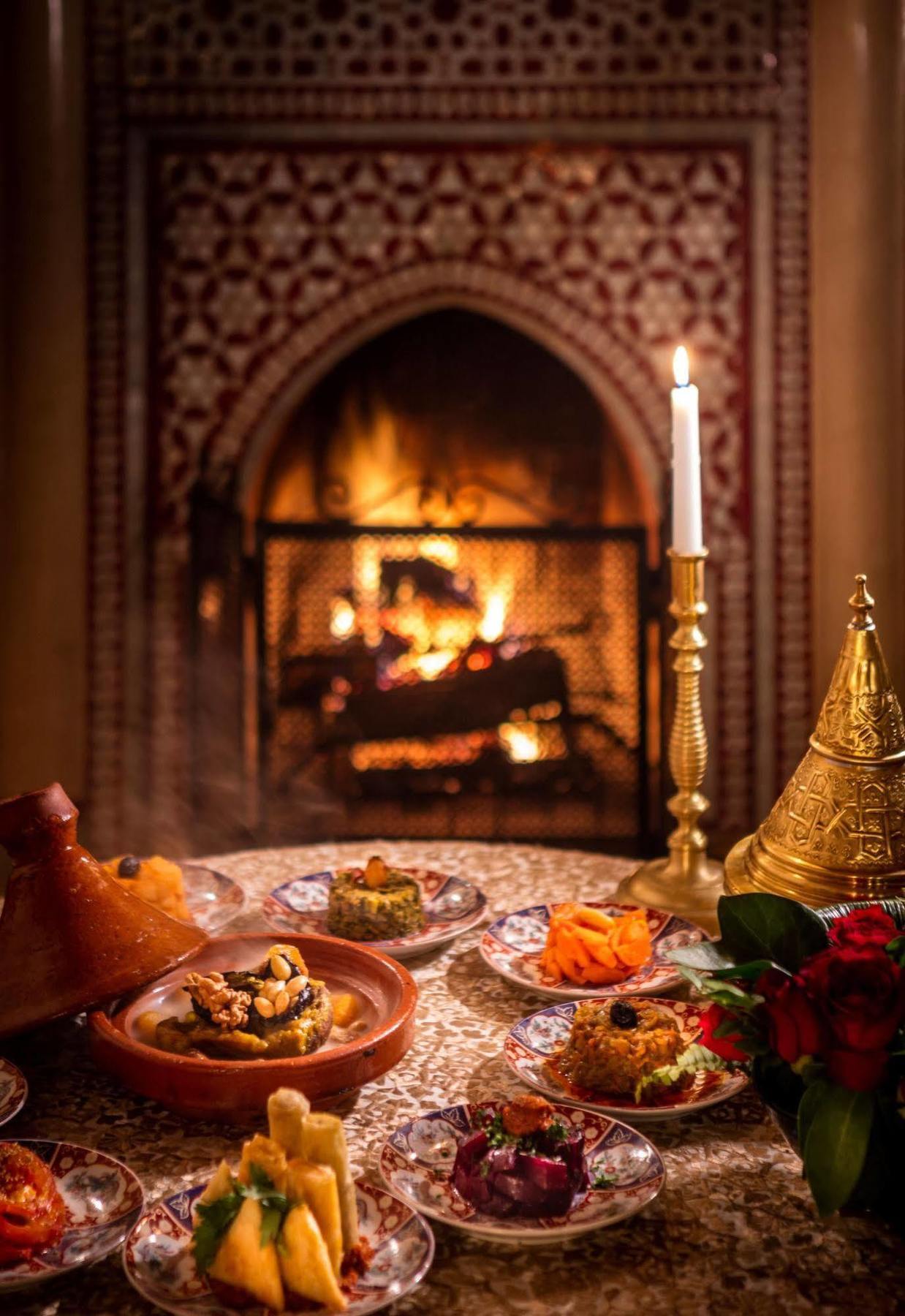 Riad Kniza Marrakesh Eksteriør bilde A fireplace in a Moroccan riad