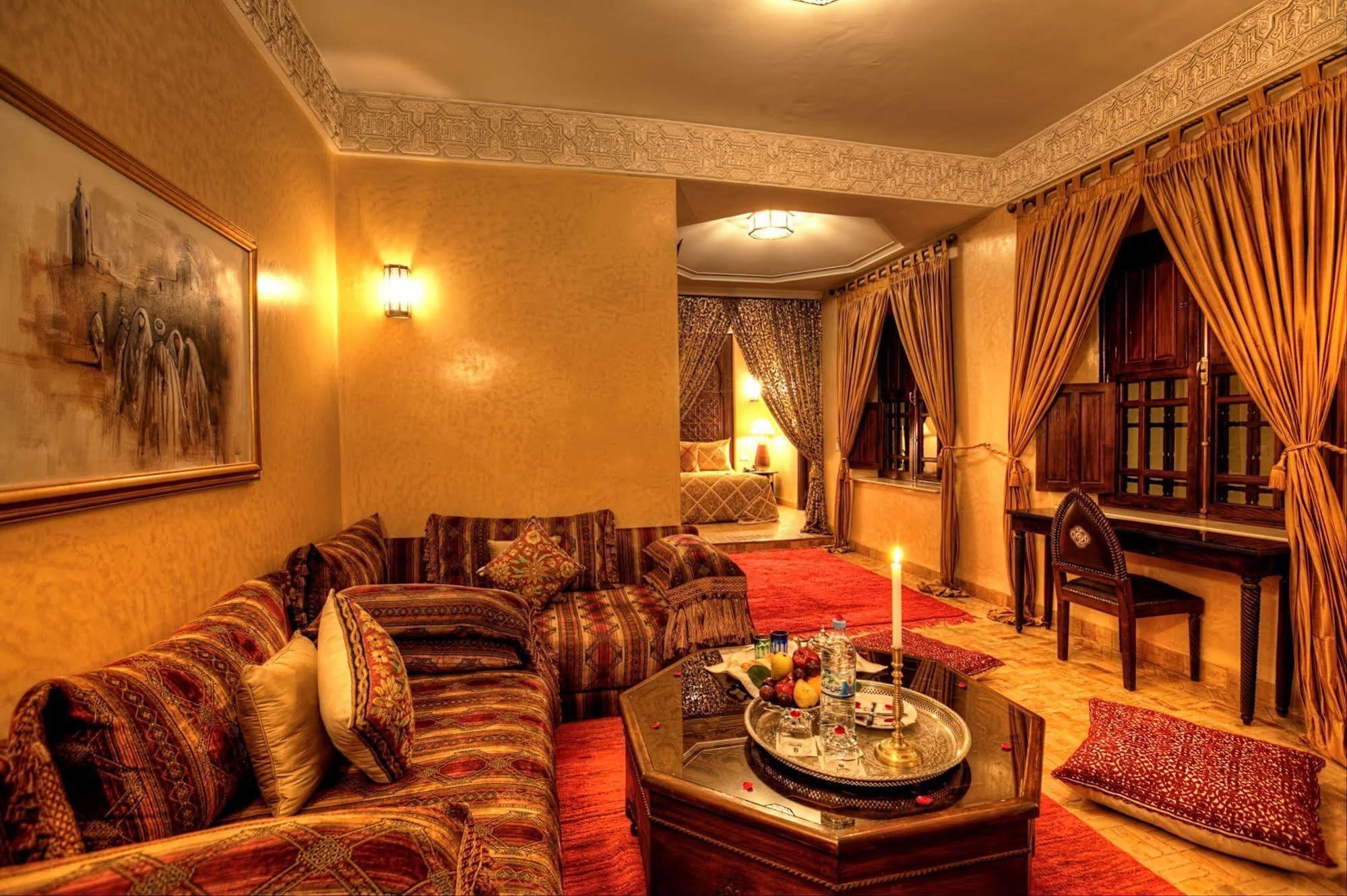Riad Kniza Marrakesh Eksteriør bilde A suite at the hotel